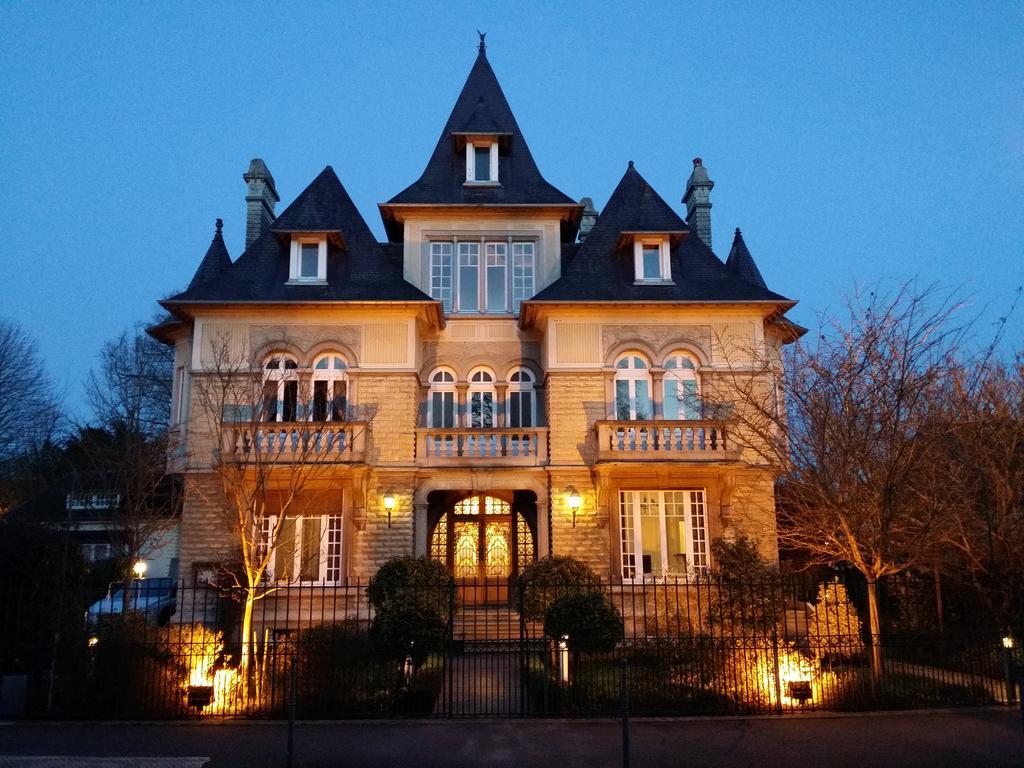 Le Castel Guesthouse Bayeux Exterior photo