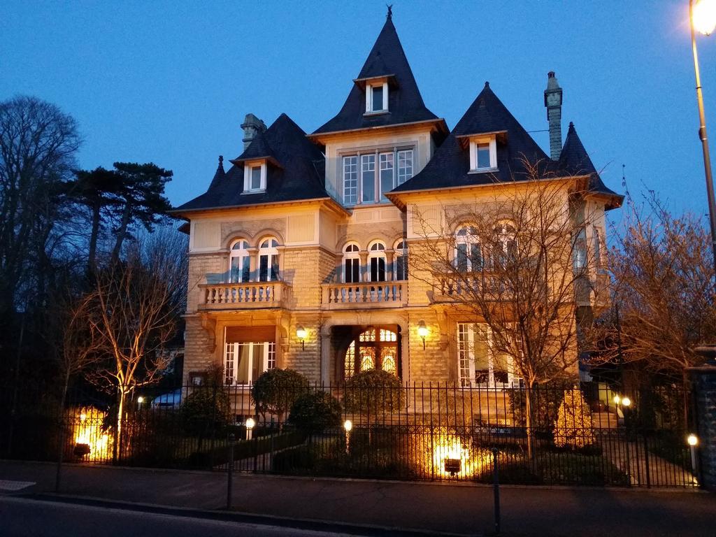 Le Castel Guesthouse Bayeux Exterior photo